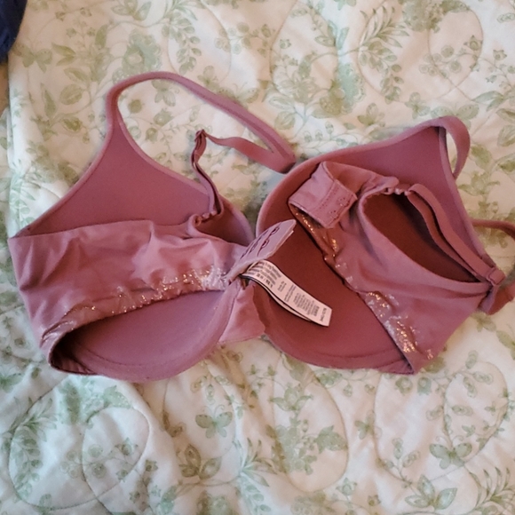 2 Bras - Picture 3 of 10